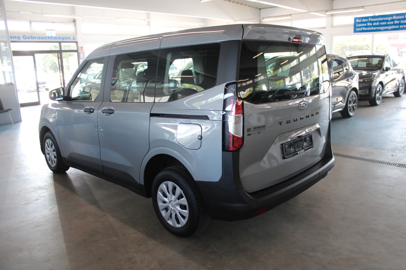 Fahrzeugabbildung Ford Tourneo Courier TREND Kamera PDC WinterPaket2