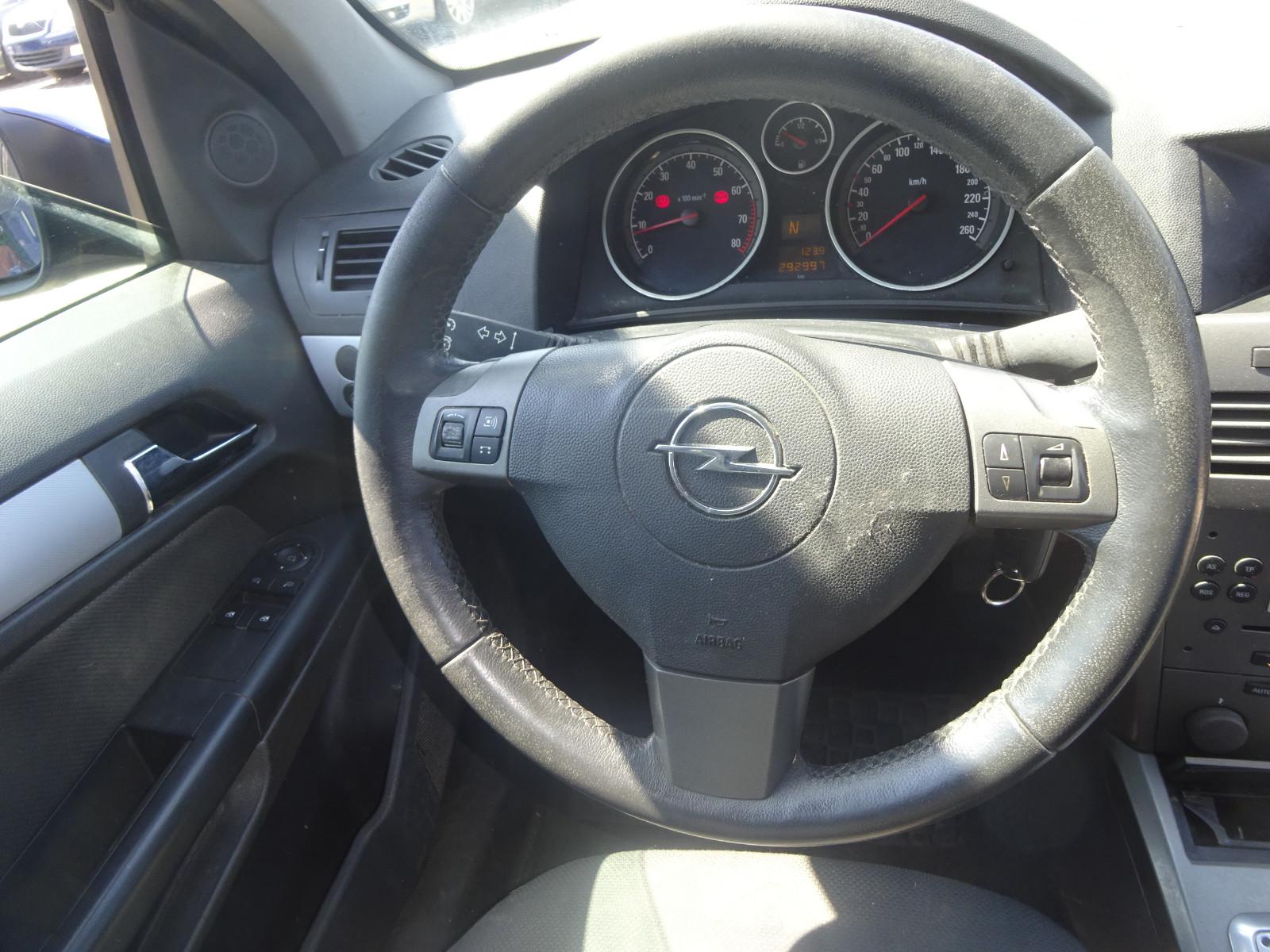 Opel Astra 2006 — photo 13