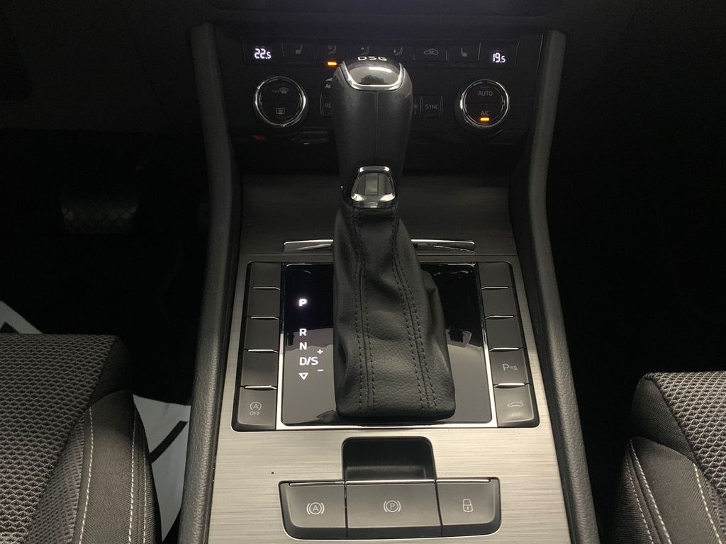 Skoda Superb Lim 1.5 TSI DSG STYLE*NAV*ViCo*ACC*MATRIX
