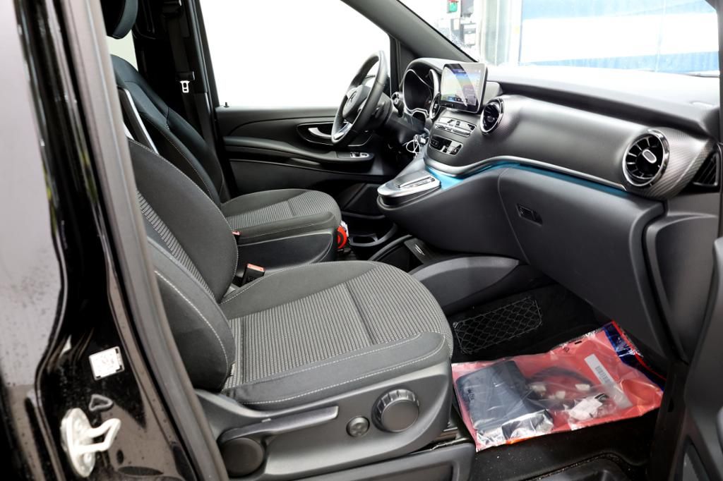 Fahrzeugabbildung Mercedes-Benz V 300 ED/L 4x4 AMG 8 Sitze Distronic 10'' ele.ST