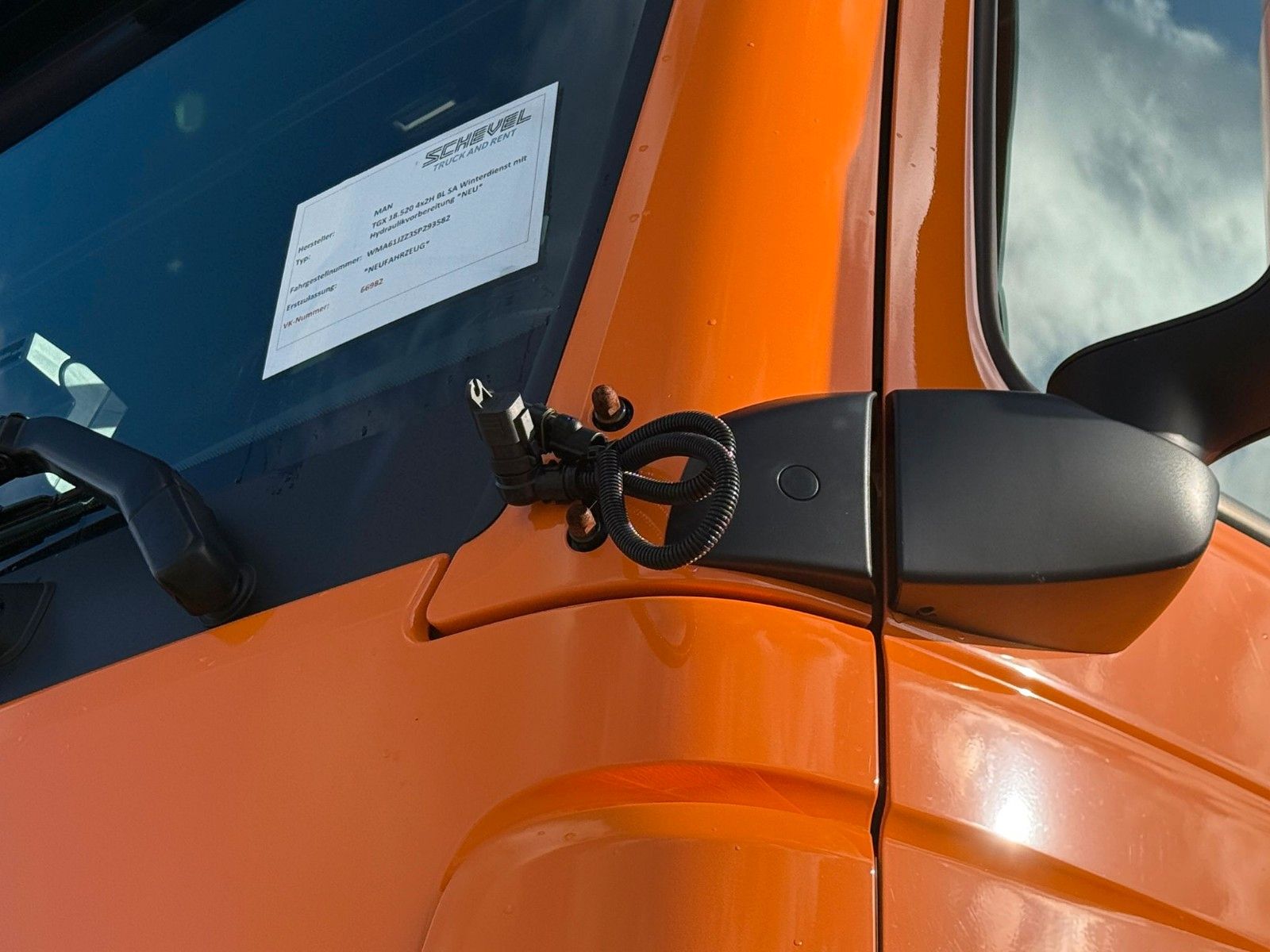 Fahrzeugabbildung MAN TGX 18.520 4x2H BL Kommunal Hydr.  Winterdienst