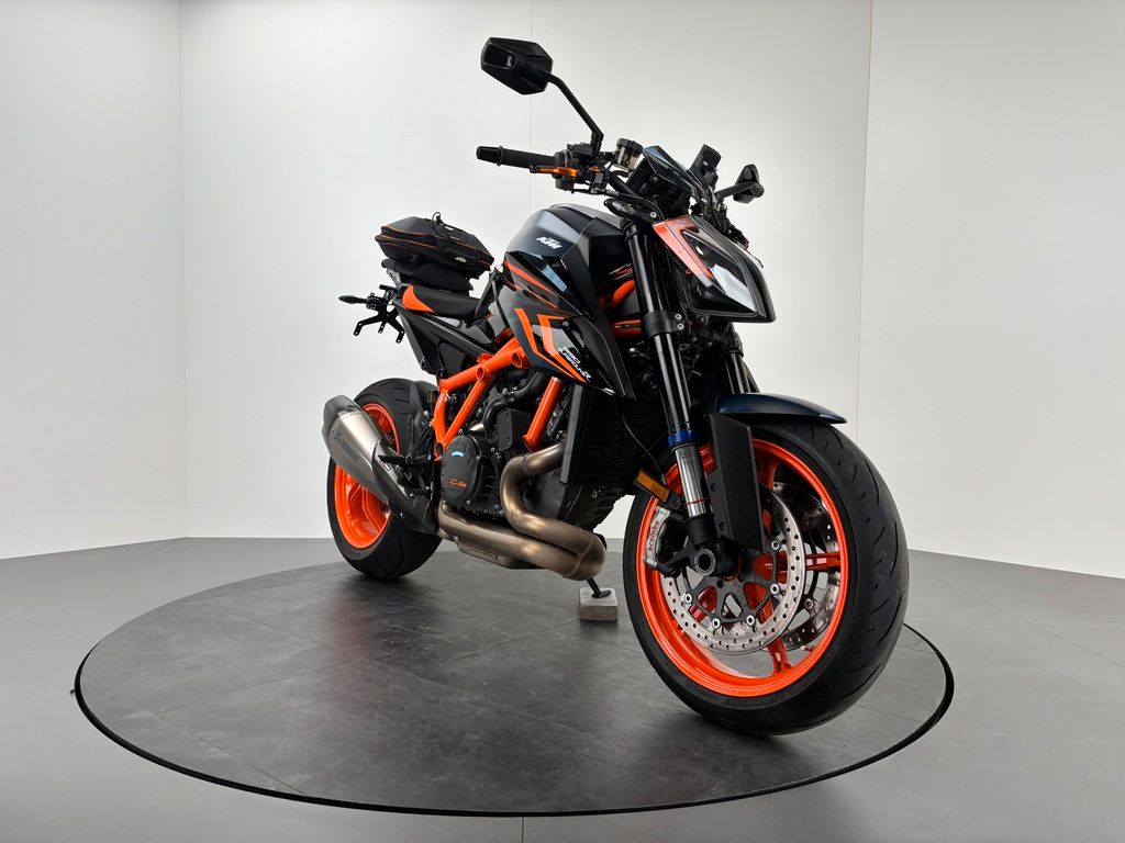 Fahrzeugabbildung KTM 1290 SUPER DUKE R EVO *TECHPACK *AKRA *POWERPART