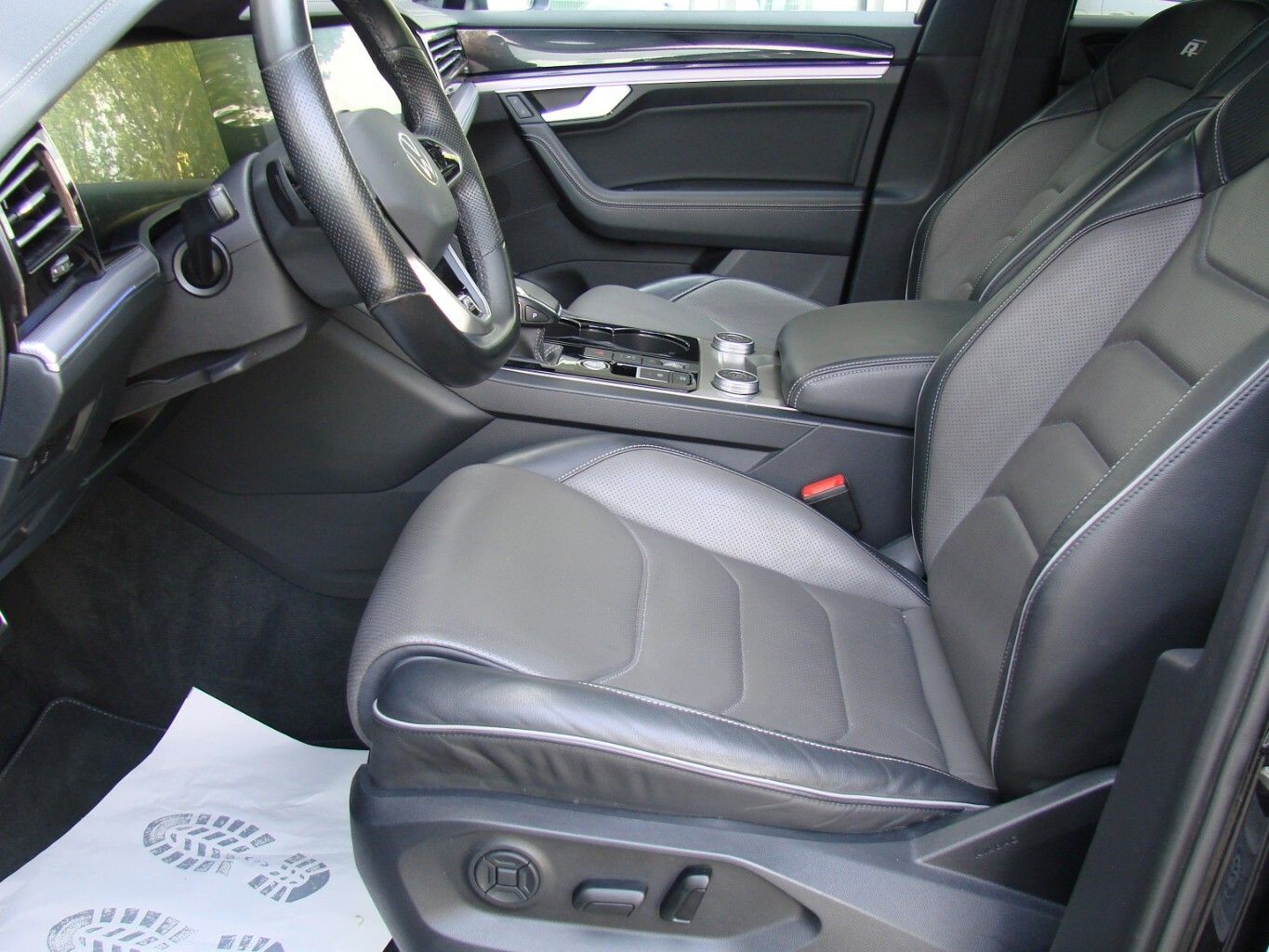 Volkswagen Touareg 3.0TDi R-Line 4M LED AHK PANO ACC Luftfe foto 17