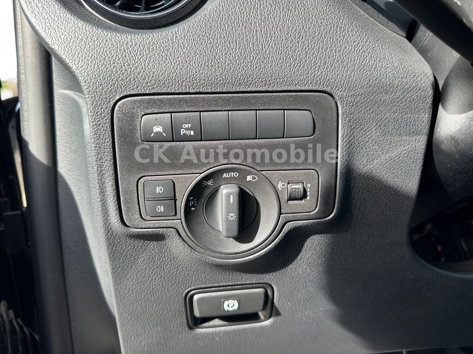 Fahrzeugabbildung Mercedes-Benz Vito Tourer Pro 124 Edition Autom/8Sitze/Kam/AHK