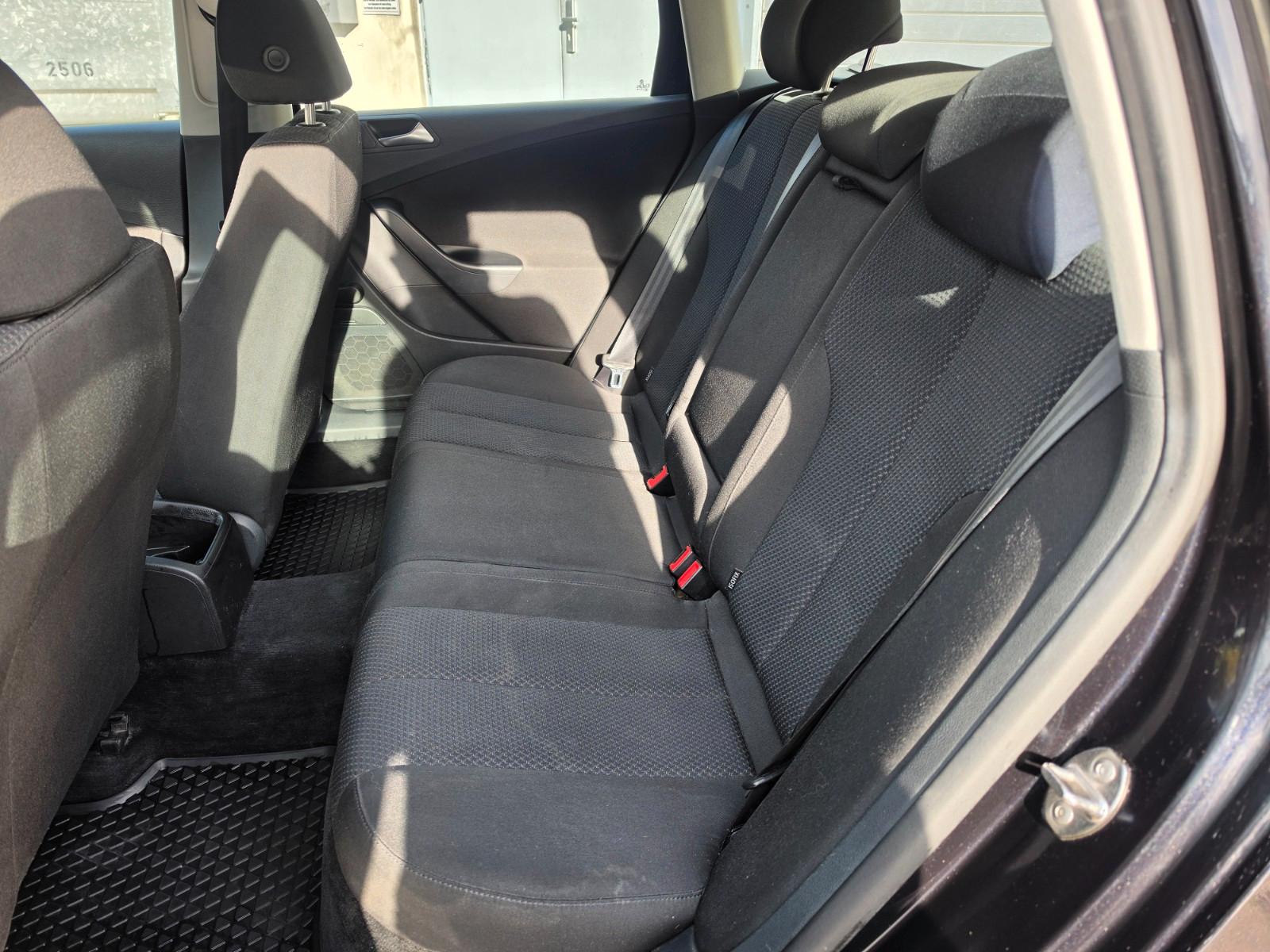 Volkswagen Passat 2009 — photo 12