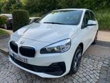 BMW 216d Active Tourer Pano Sportsitze SHZ PDC Navi - BMW 216 Active Tourer in Frankfurt (Main)