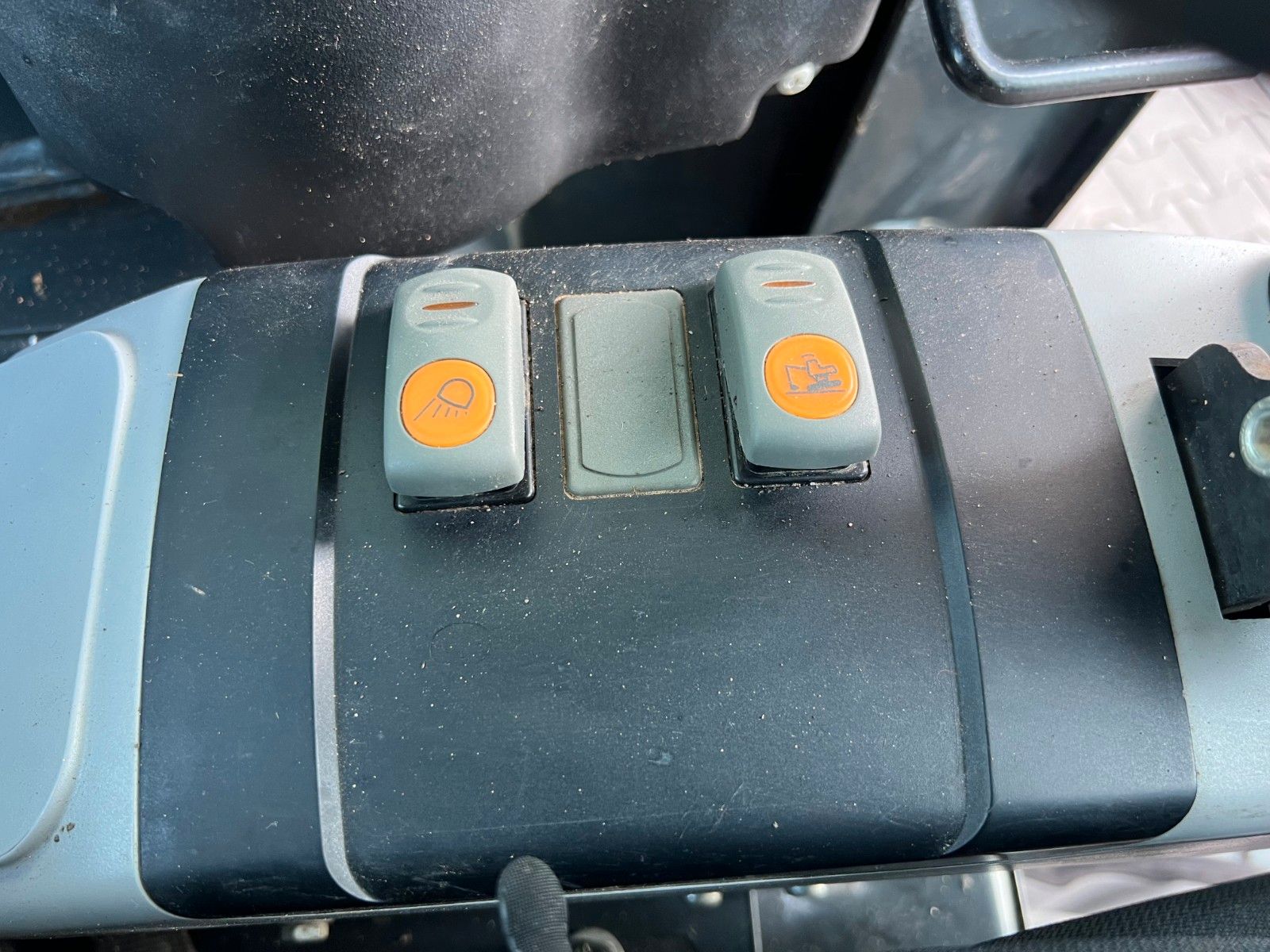 Fahrzeugabbildung Komatsu PC26MR / 2.032h / Tieflöffel 600mm/ MS03