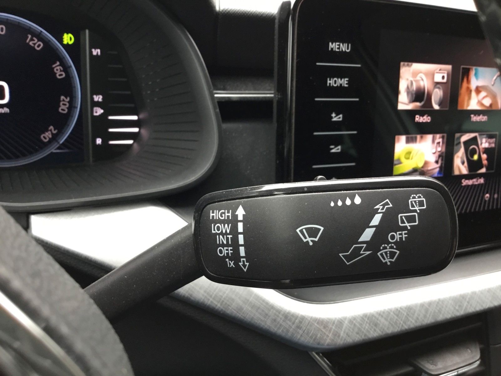 Fahrzeugabbildung SKODA Kamiq 1.5l TSI DSG TOUR+LED+17"+Navi