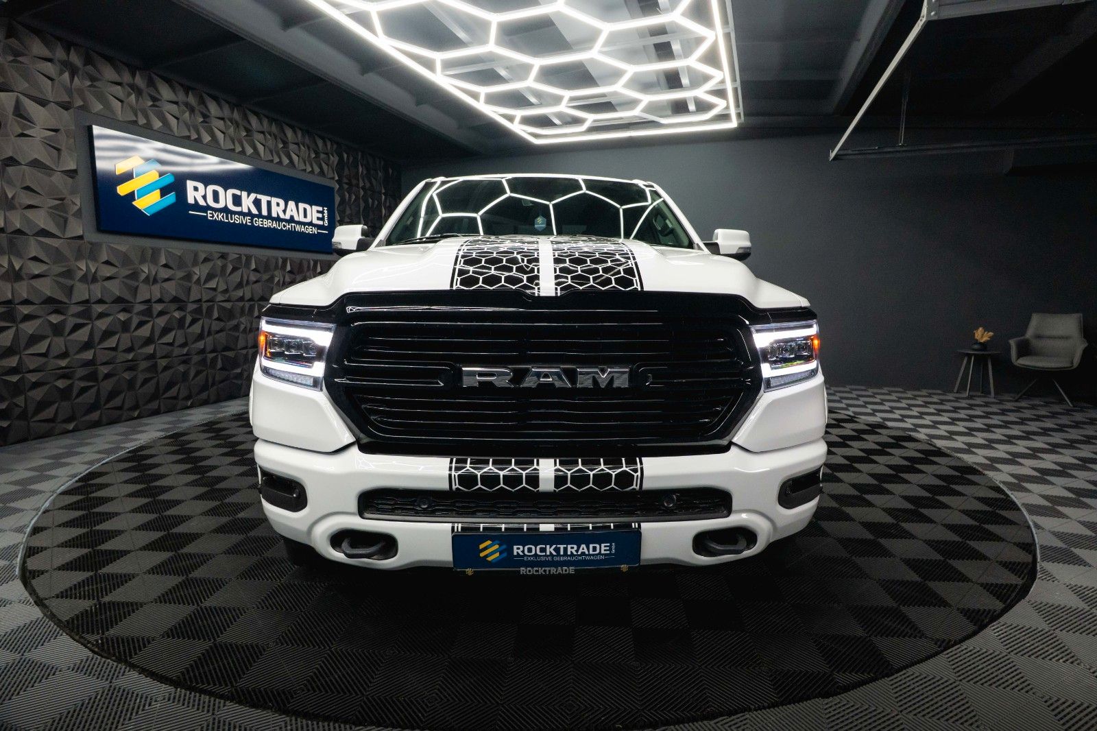 Fahrzeugabbildung Dodge RAM 5.7 V8 HEMI 4x4 OFFROAD Night AXLE LOCK 19%