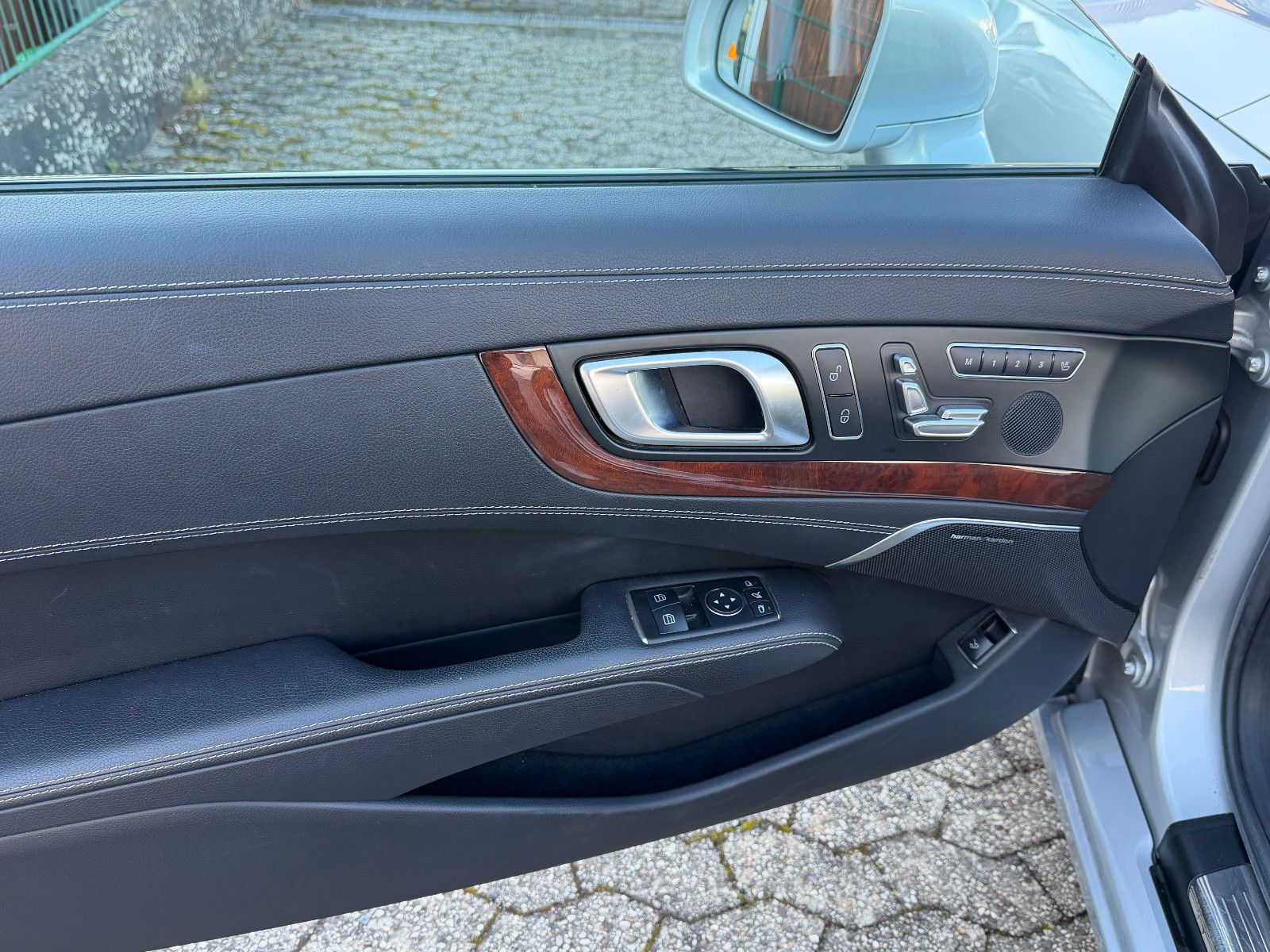 Fahrzeugabbildung Mercedes-Benz SL 350 /AMG/HARMAN-KARDON/MEMORY/T-WINKEL
