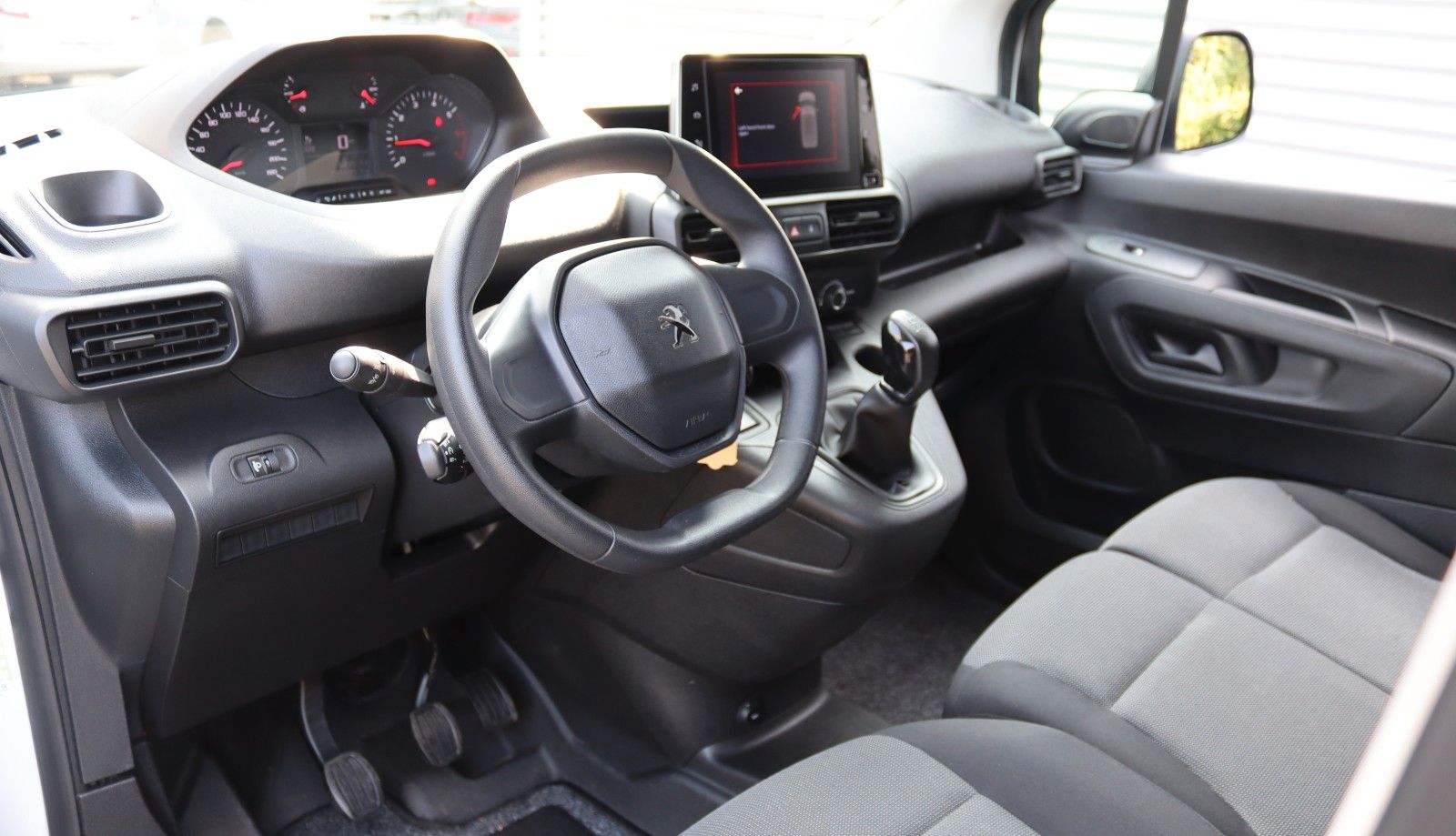 Fahrzeugabbildung Peugeot Partner Premium L1 KLIMA NAVI WIFI AHK PDC EURO6