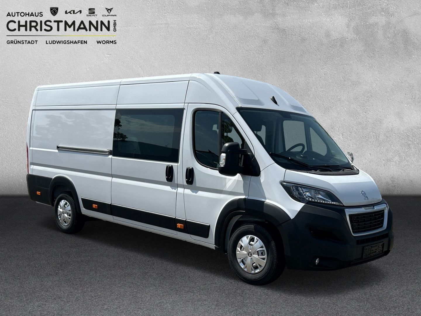 Fahrzeugabbildung Peugeot Boxer Kasten Hochraum 435 TwinCab L4H2 BlueHDi 1