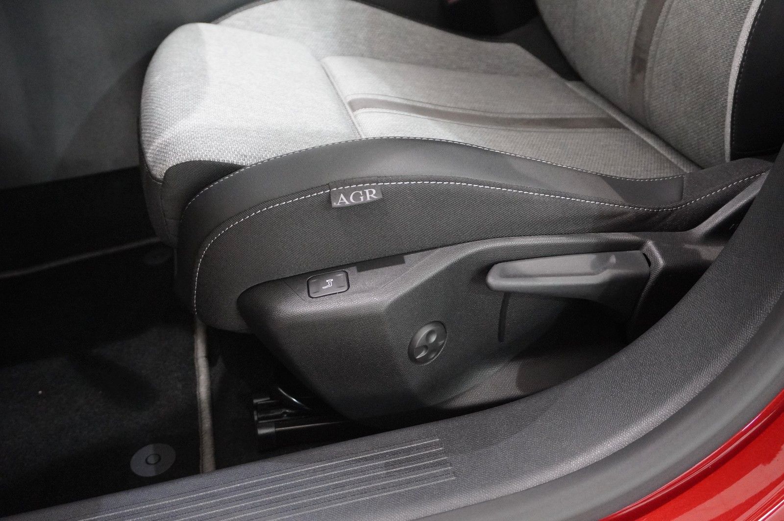 Fahrzeugabbildung Opel Astra L Lim. 1.2T ELEGANCE NAVI/LED/KAMERA/DAB+