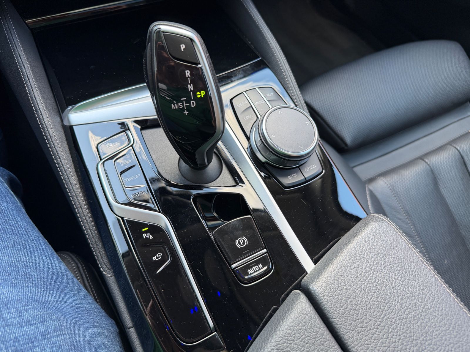 Fahrzeugabbildung BMW 520d Touring xDrive Luxury Line LASER PANO HUD
