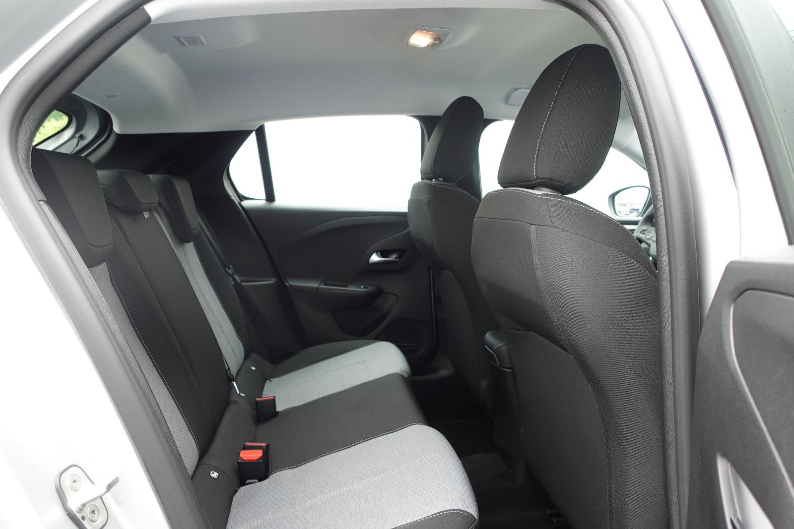 Fahrzeugabbildung Opel Corsa 1.2Turbo Edition Allwetter,PDC,Sitzh.,LED
