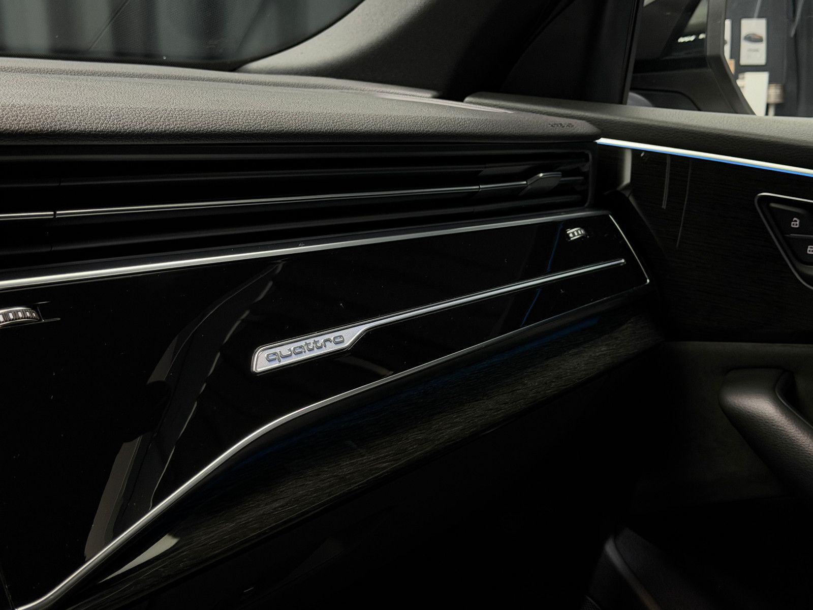 Fahrzeugabbildung Audi Q8 50 TDI quattro |MATRIX|AHK|LUFT
