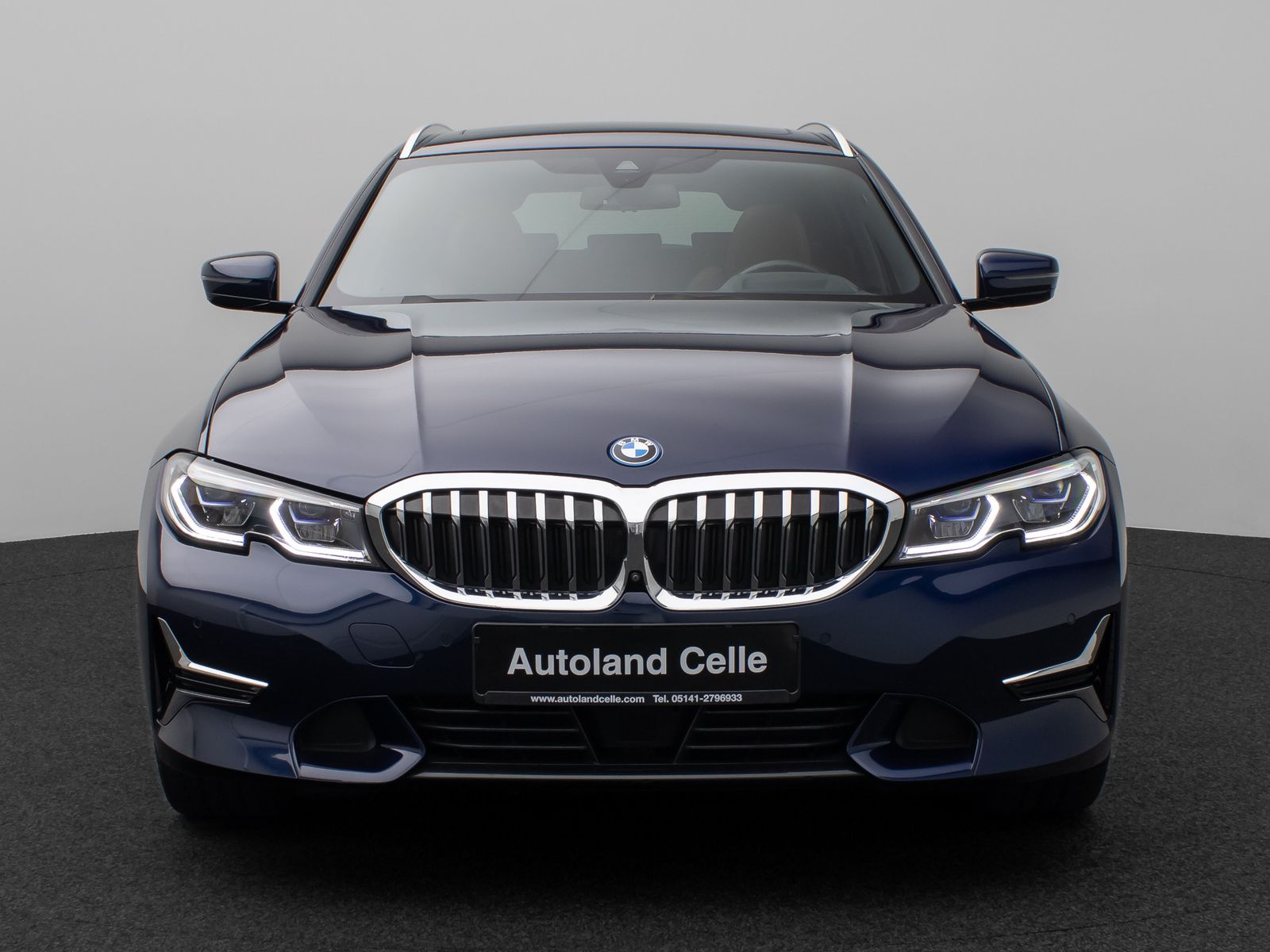 Fahrzeugabbildung BMW 330e xD Luxury Line Panorama HUD Individual Voll