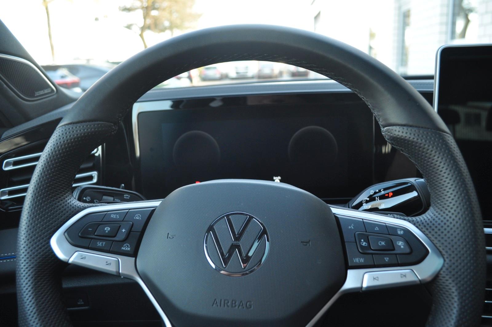 Volkswagen Tiguan 2.0 TDI  4Motion R-LINE/PANORAMA/AHK/GJR