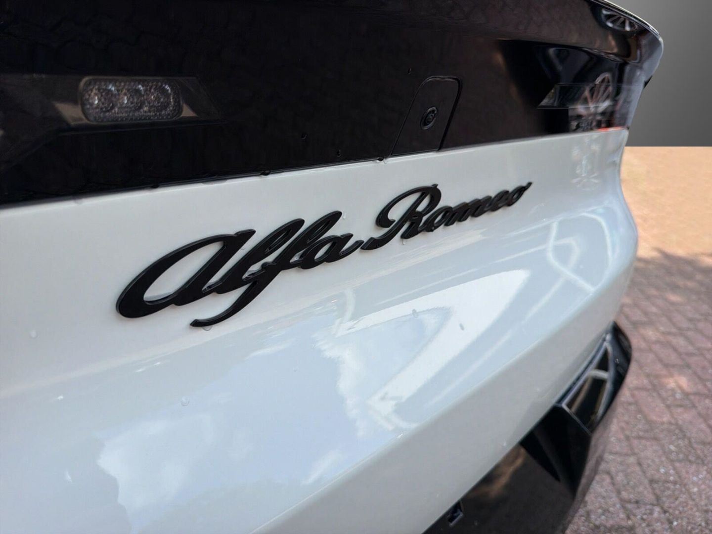Fahrzeugabbildung Alfa Romeo Junior Ibrida Sport Speciale 1,2 VGT 107kW MY26
