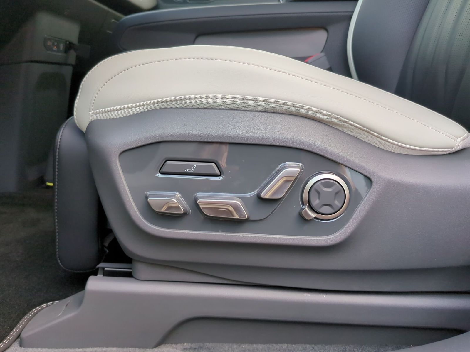 Fahrzeugabbildung Kia EV9 AWD GTL LAUNCH ED. 7S