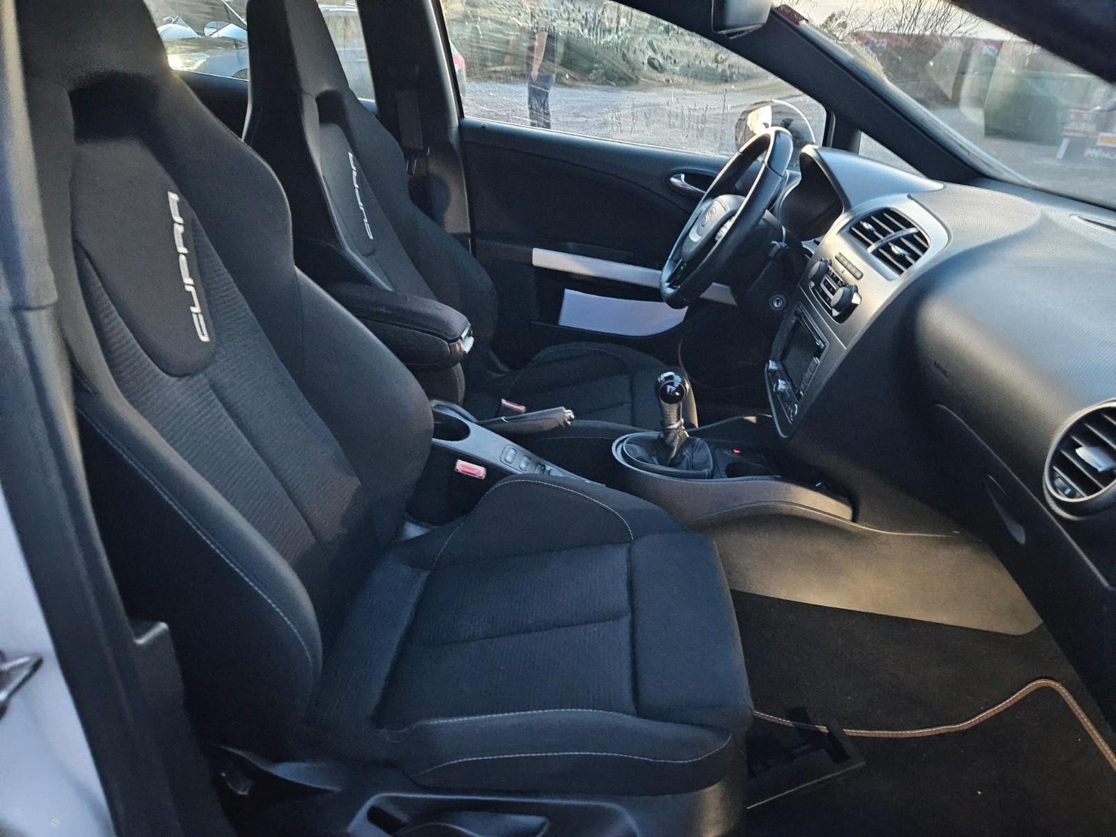 Seat Leon Cupra 2.0 TFSI 286 ch BVM / 1ère main / Alcantara / Bi-Xénon / Sièges chauffants
