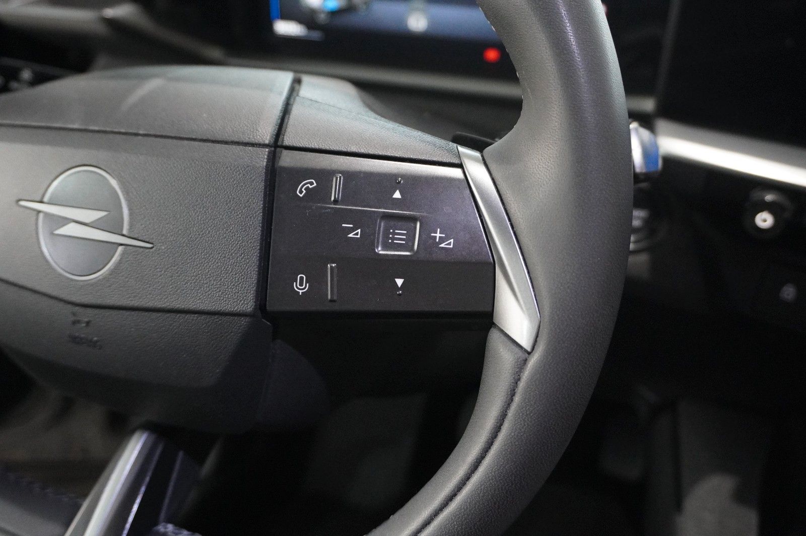 Fahrzeugabbildung Opel Grandland 1.2 48V HYBRID NAVI/LED/KAMERA/DAB+