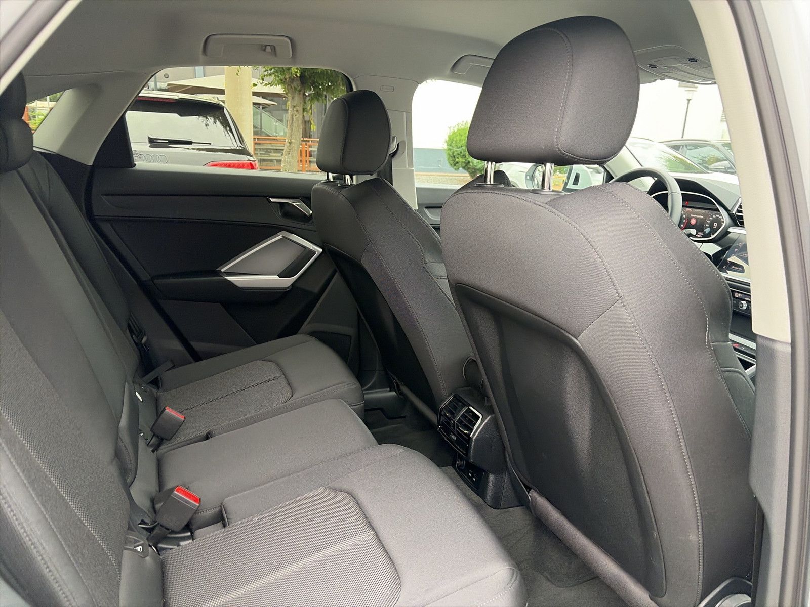 Audi Q3 Sportback 35TFSI S line Black ACC AHK Navi foto 16