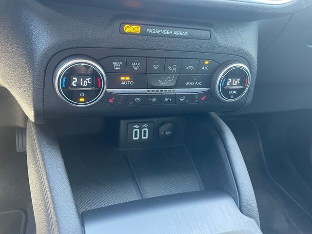 Fahrzeugabbildung Ford Kuga Plug-In Hybrid Titanium X LED Kamera ACC