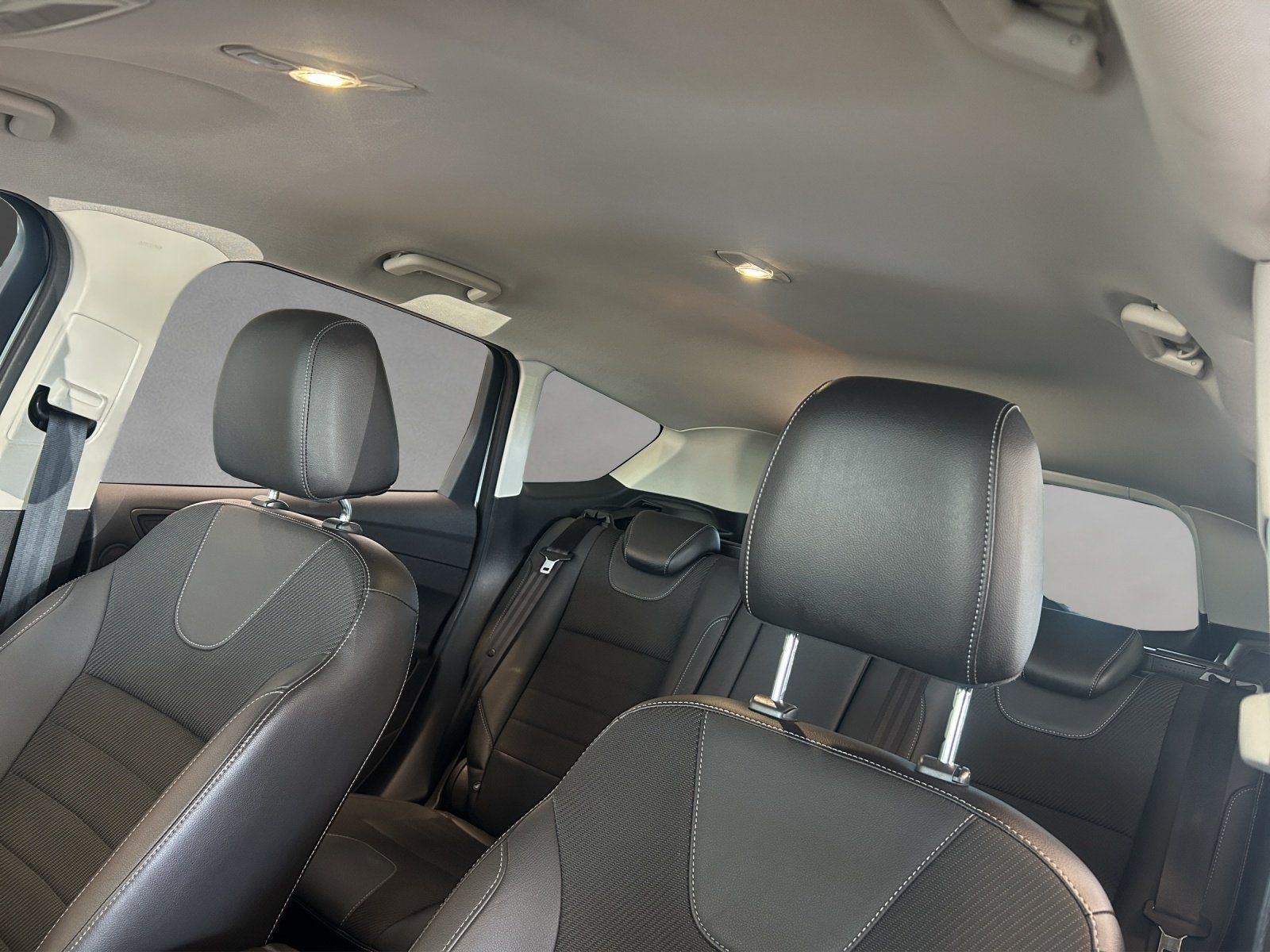 Fahrzeugabbildung Ford Kuga Titanium 1,6 Ecoboost 4x4 Automatik