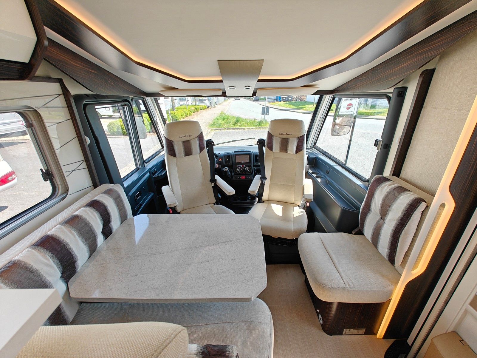 Fahrzeugabbildung Bürstner Elegance I 728 G - 150PS, SAT, TV, Navi, 2x AGM