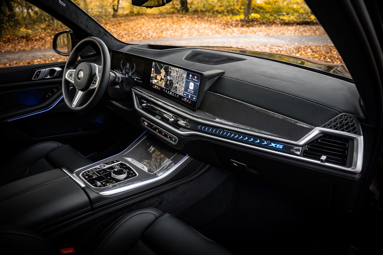 Fahrzeugabbildung BMW X5 40d xDrive M-SPORT PRO|AHK|CARBON|LUFT|ICONIC