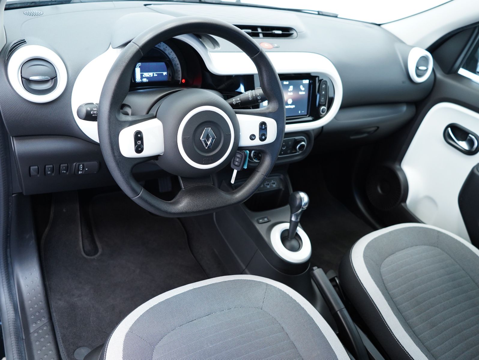 Fahrzeugabbildung Renault Twingo Zen Electric KLIMA-AUTOM/SHZ/SOH