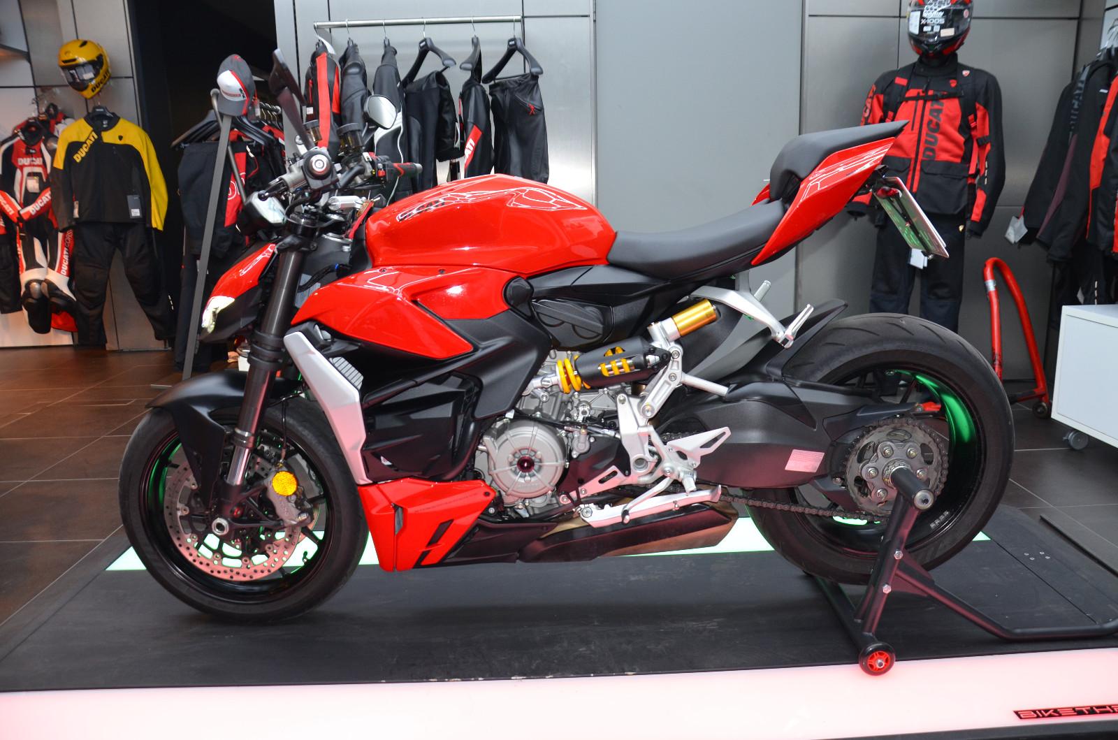 Ducati Streetfighter V2
