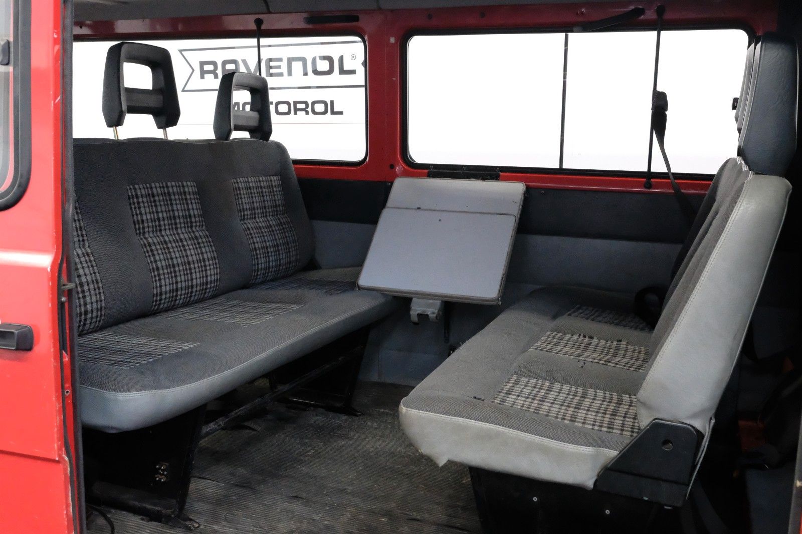 Fahrzeugabbildung Mercedes-Benz MB 100 D 8-Sitzer verglast STANDHEIZUNG