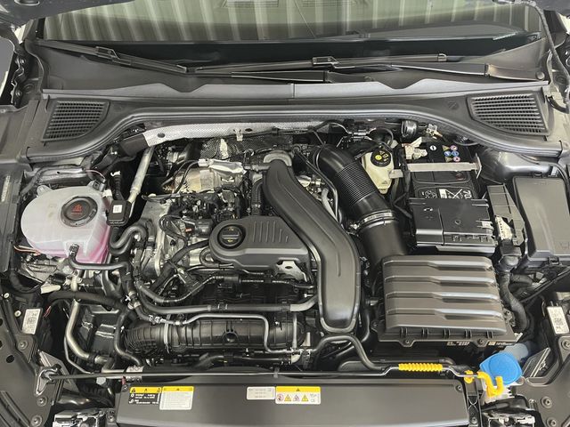Golf VIII R-Line 1.5 eTSI DSG