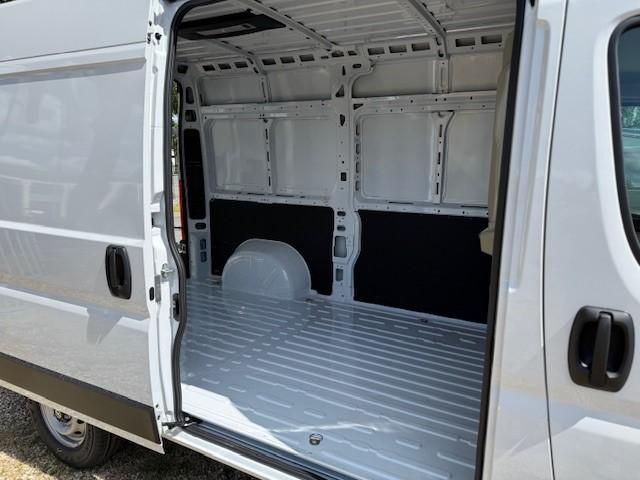 Fahrzeugabbildung Opel Movano 33 L2H2 Kastenwagen 140 MT