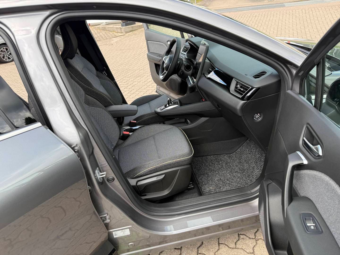 Fahrzeugabbildung Mitsubishi Grandis Intro Edition 1.3 T-Benziner 7-DCT