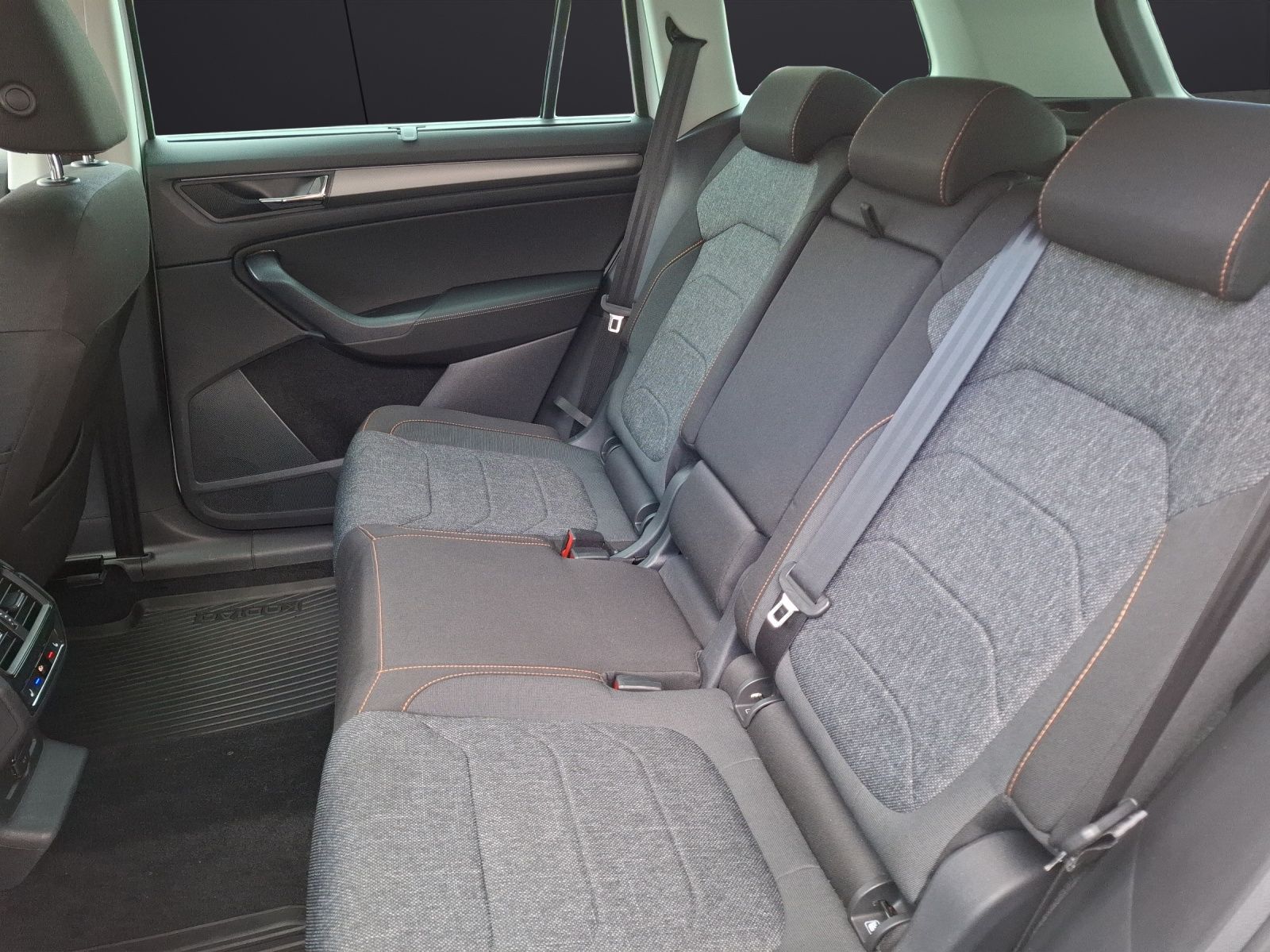 Fahrzeugabbildung SKODA Kodiaq TSI Clever Matrix AHK Navi ACC RFK SH 19"