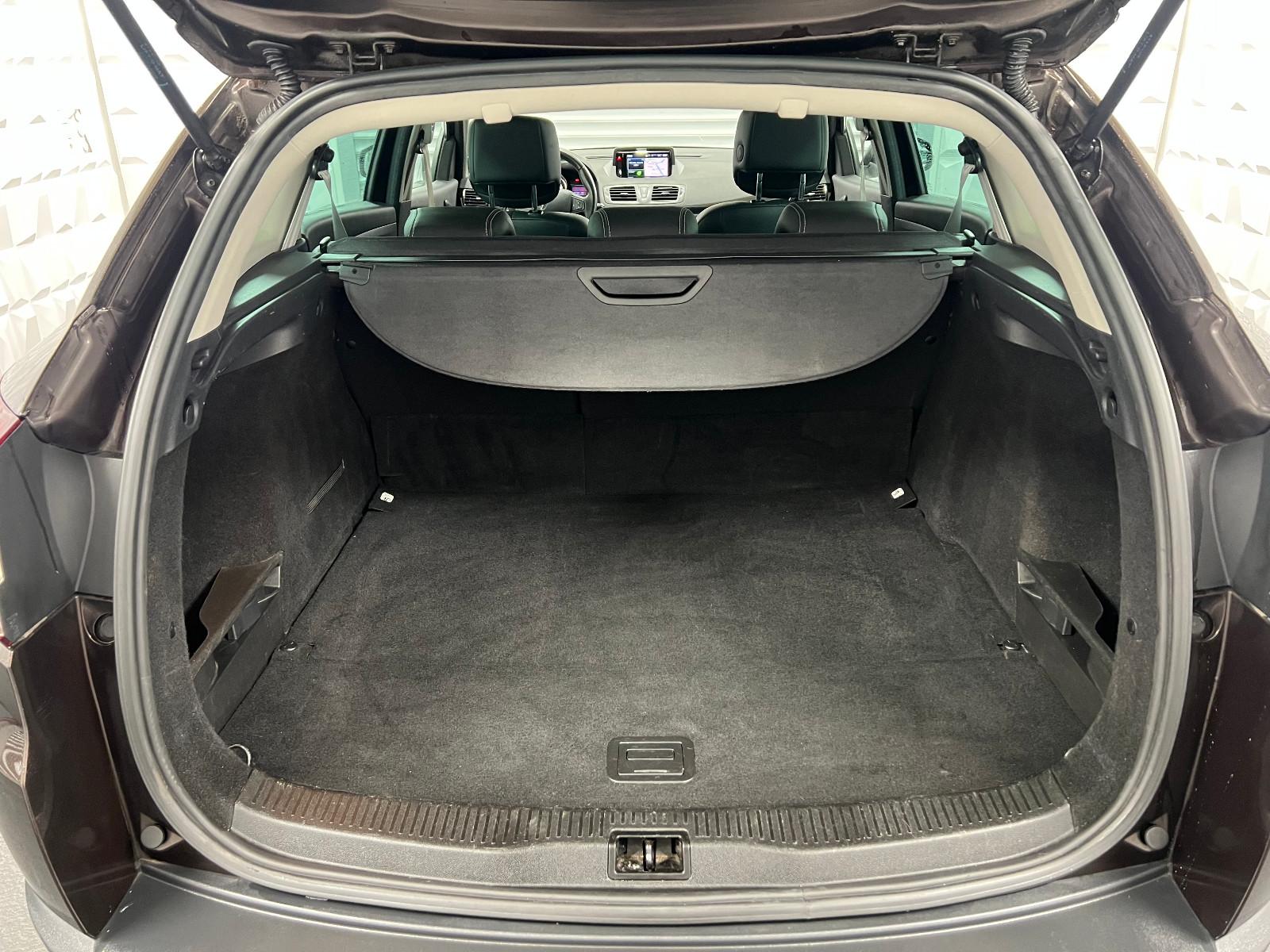 Renault Megane 2015 — photo 32