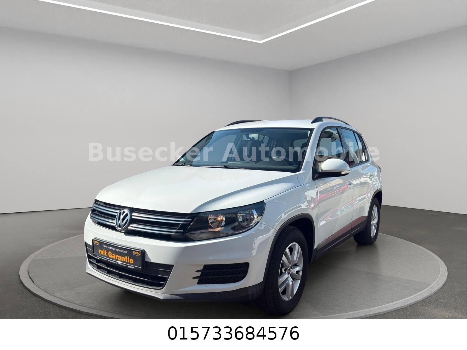 Volkswagen Tiguan - 1