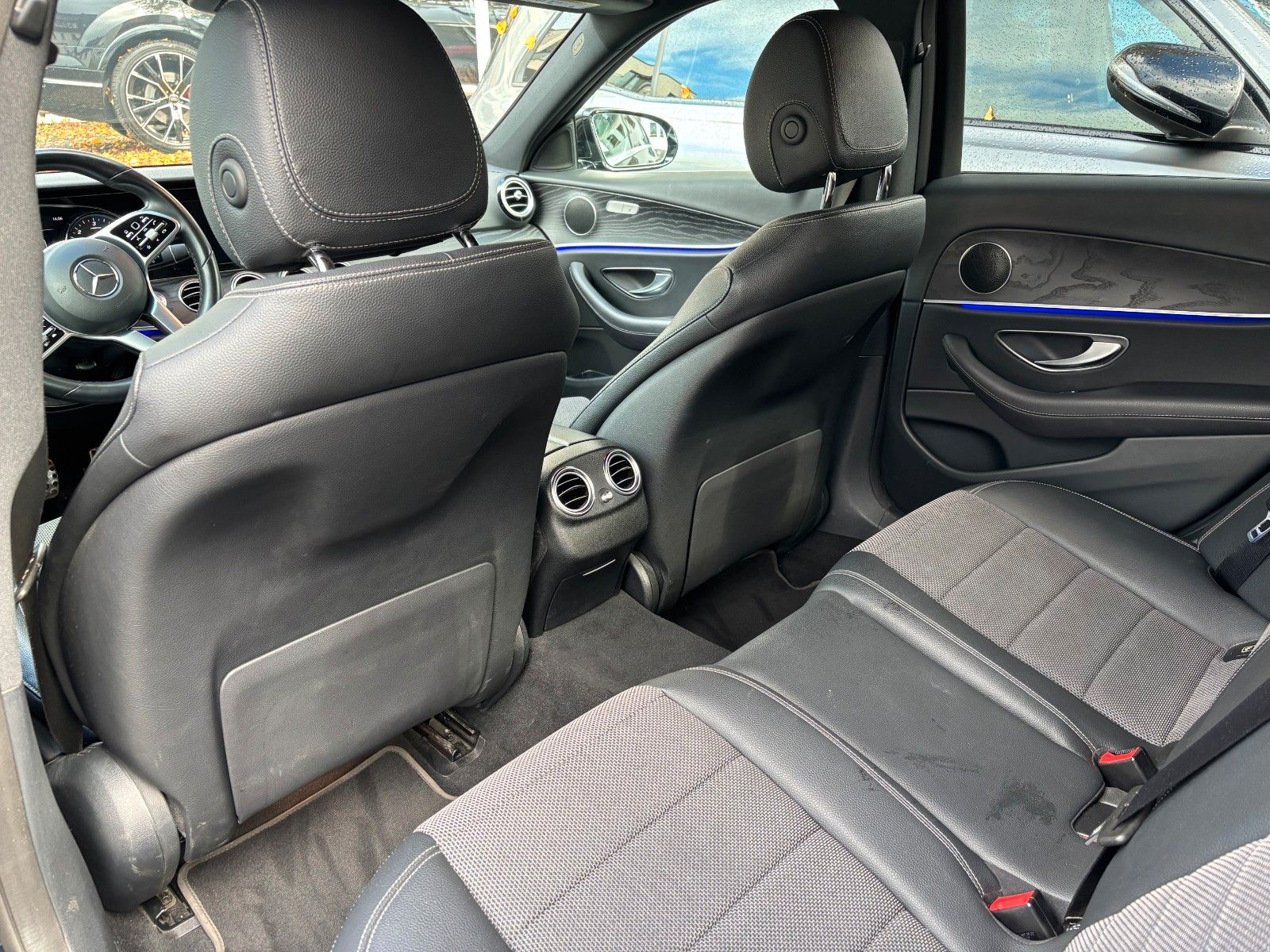 Fahrzeugabbildung Mercedes-Benz E 220d *Ambiente*Kamera*ACC*LED*SHZ