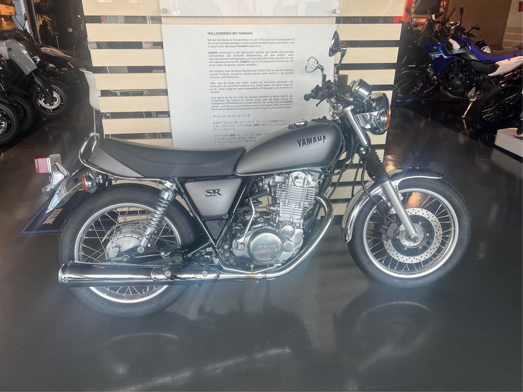 Yamaha SR 400 