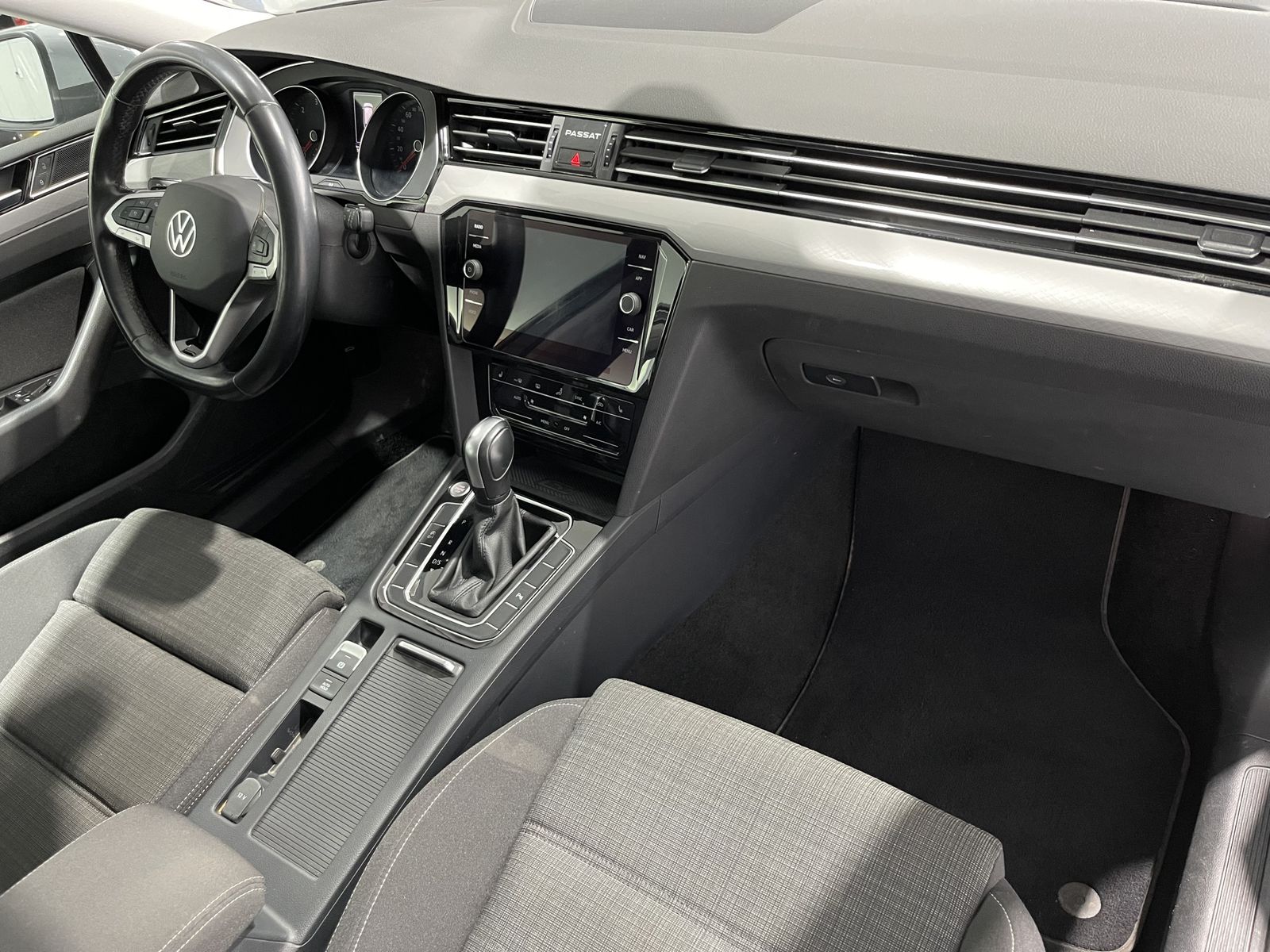 Fahrzeugabbildung Volkswagen Passat Variant 2.0 TDI*LED*AHK*ACC*Navi*Cam*