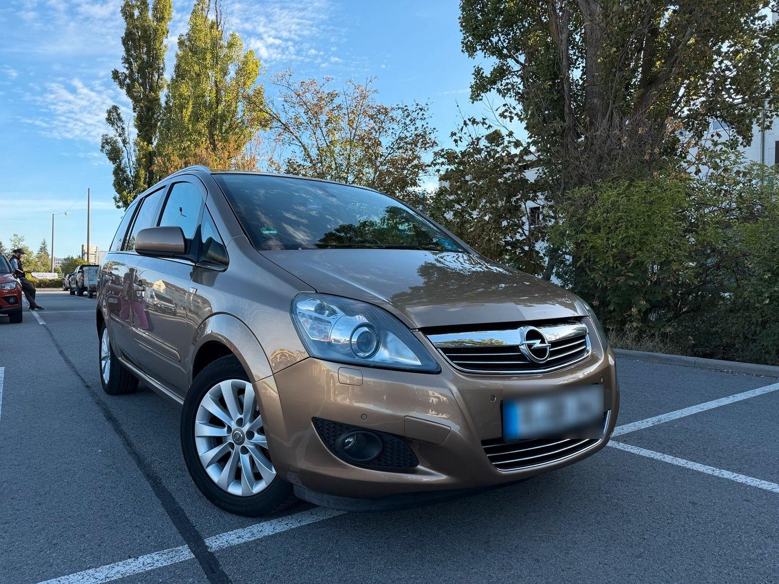 Opel Zafira 2014 — rear view