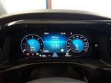 Volkswagen T7 Multivan 2.0TDI LÜ Lang LED/HUD/STHZ/AHK/PANO - gebrauchte VW T7 Multivan aus dem Jahr 2024