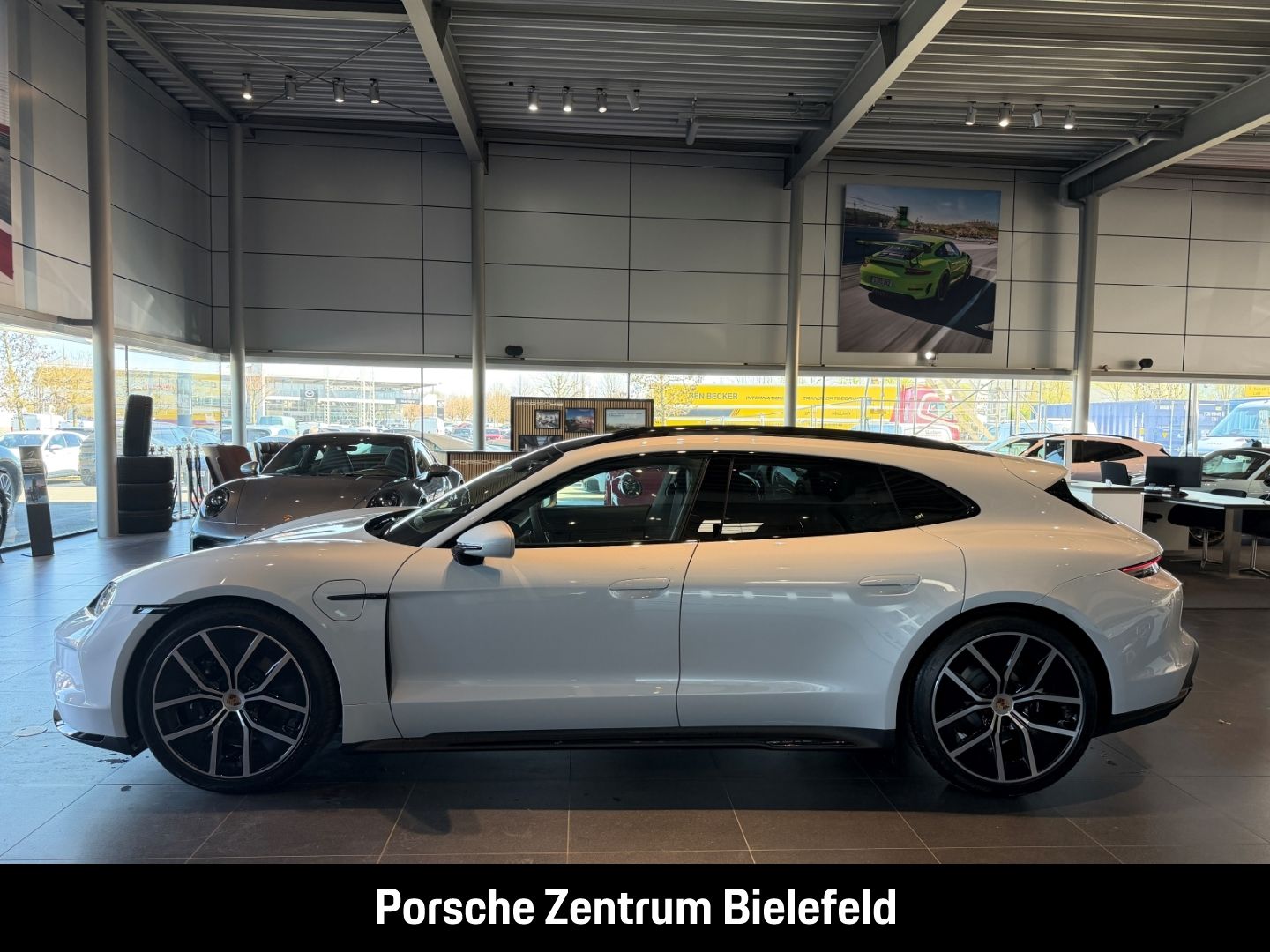 Porsche Taycan GTS Sport Turismo Head-Up Panoramadach imagem 2