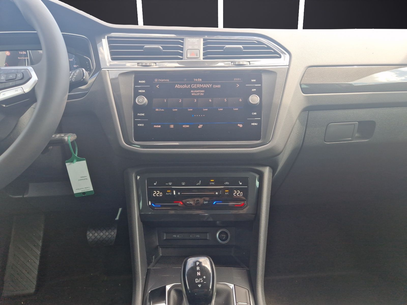 Fahrzeugabbildung Volkswagen Tiguan Elegance TSI DSG IQ.Light 19" ACC AHK SHZ