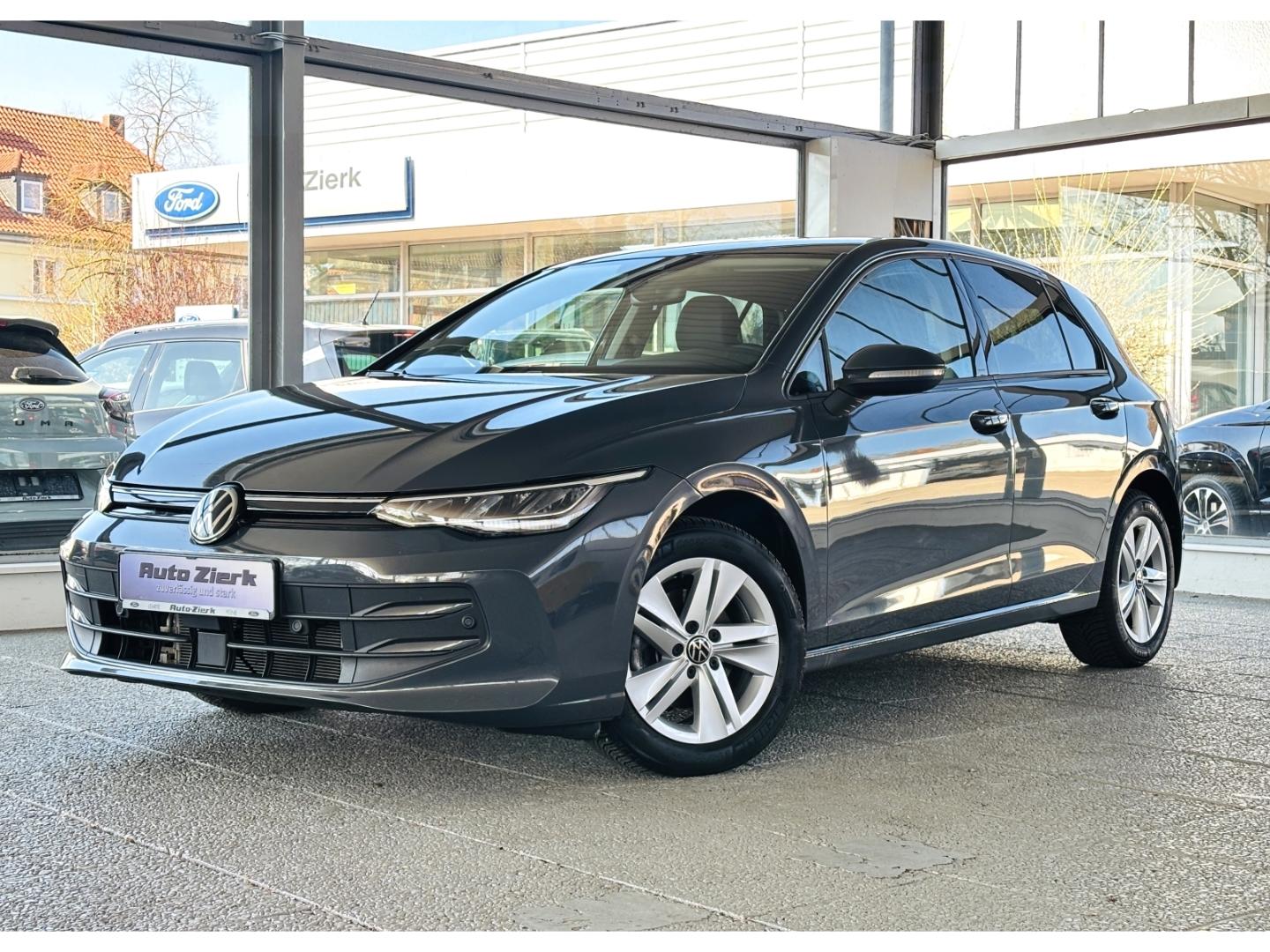 Volkswagen Golf VIII 1.5 TSI LIFE LED SHZ ACC PDC CARPLAY G