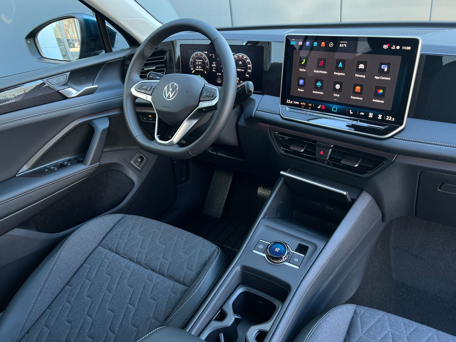 Fahrzeugabbildung Volkswagen Tiguan LIFE 1.5 eTSI DSG *AHK, LED Plus, Kamera,