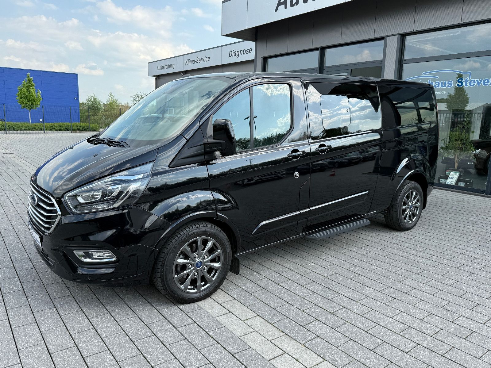 Fahrzeugabbildung Ford Transit/Tourneo Custom Kombi 320 L2 Tourneo Tita
